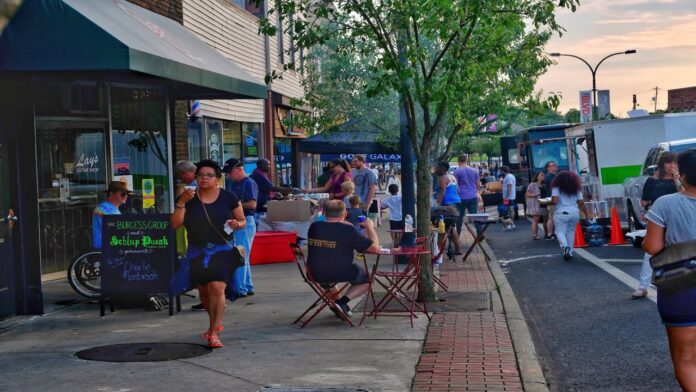 Kenmore_First_Fridays_Ohio_0515.jpeg