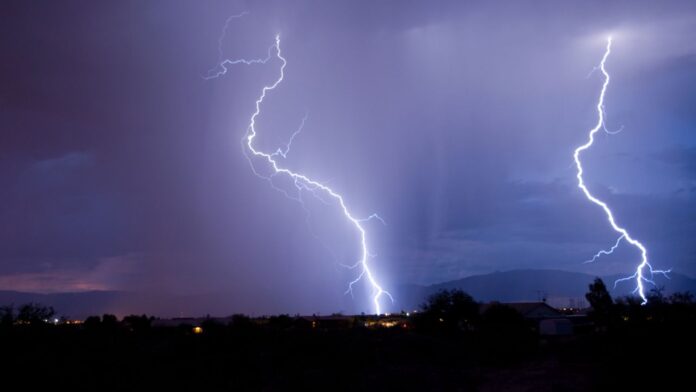 Lightning_-sky_Getty_CA_0521.jpeg