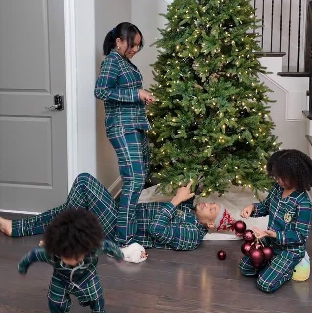 latoya-forever-captures-the-beautiful-chaos-of-family-christmas-tree-decorating-e1765826585506.jpg