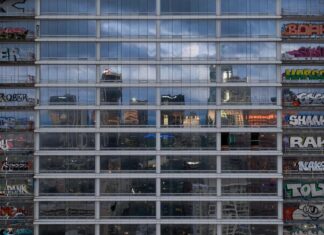 Sale of Oceanwide Plaza graffiti towers in L.A. delayed
